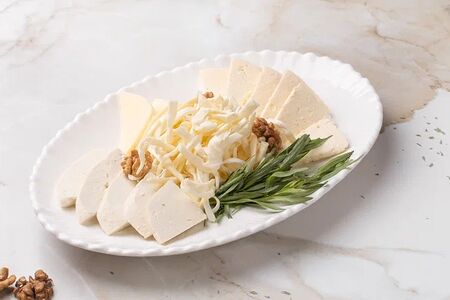 Ассорти домашних сыров