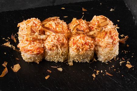 Запеченный ролл с крабом