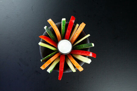 Овощные палочки со сметанкой