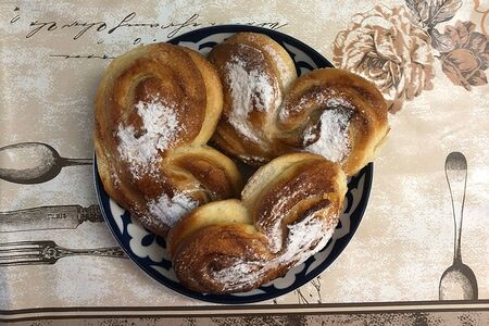 Плюшка сахарная