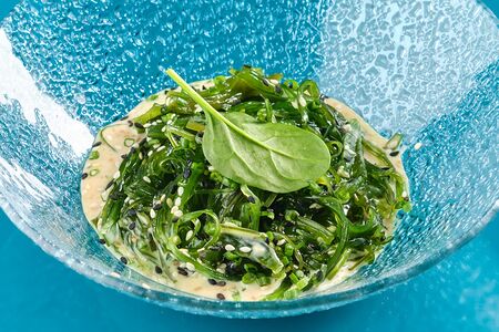 Чука с кунжутным соусом