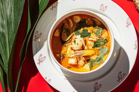 Том ям с морепродуктами