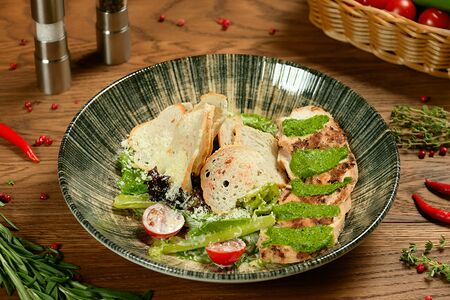 Цезарь с куриной грудкой