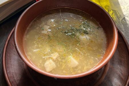 Щи зеленые со сметаной