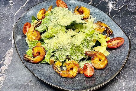 Инсалата Чезаре с тигровыми креветками