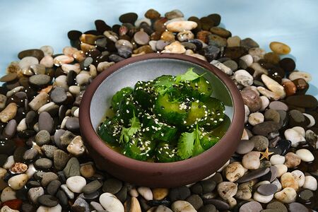 Маринованные огурцы с кунжутом