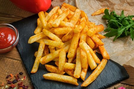 Картофель фри с копчёной паприкой