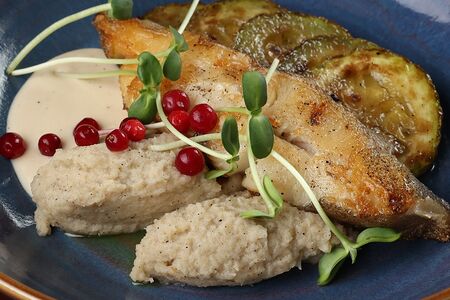 Палтус с кабачками и кремом из сельдерея