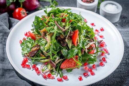 Теплый салат из телятины