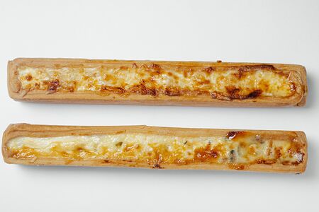 Киш с горгандзолой и белым шоколадом