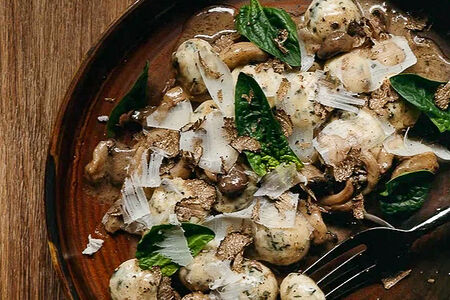 Ньокки из рикотты с грибами и трюфелем