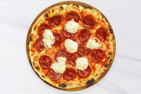 Пепперони, сальсичча, томатный соус, моцарелла