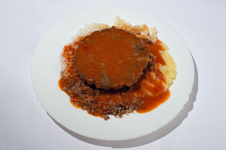 Котлета из говядины с гарниром