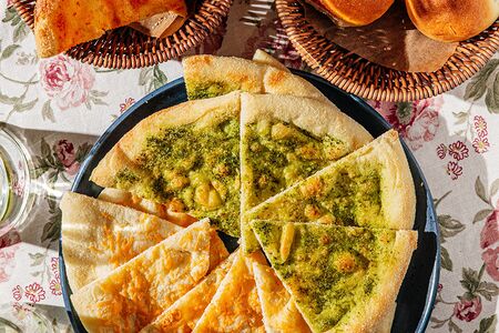 Фокачча с соусом песто