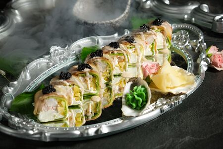 Ролл с осетром и креветкой