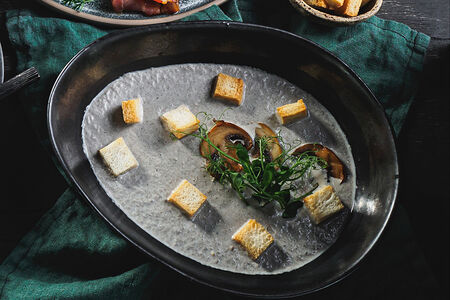 Крем-суп грибной с гриссини