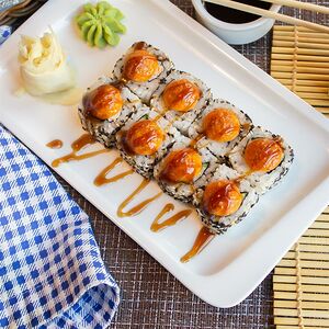 Острый ролл с кальмаром