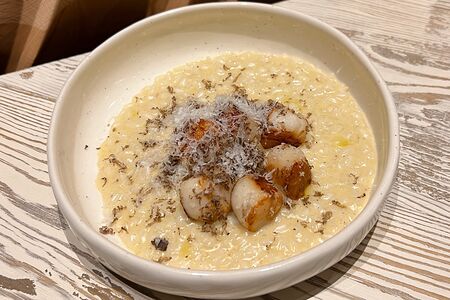 Трюфельный ризотто с жареным гребешком