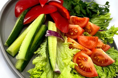 Ассорти из свежих овощей