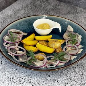 Атлантическая сельдь с картофелем