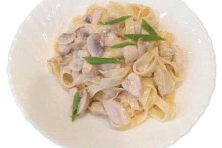 Паста с курицей и грибами