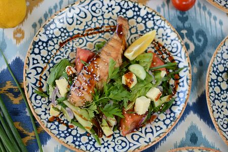 Филе семги под соусом терияки с овощным салатом