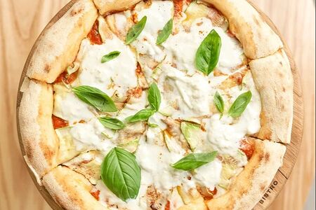 Пицца с цукини и страчателлой