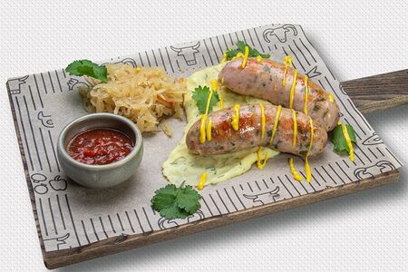 Колбаски из рубленого мяса с пряным луком