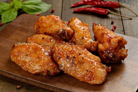 Крылышки в фирменном соусе M