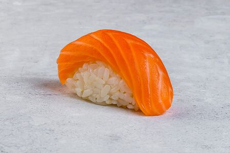 Нигири с лососем