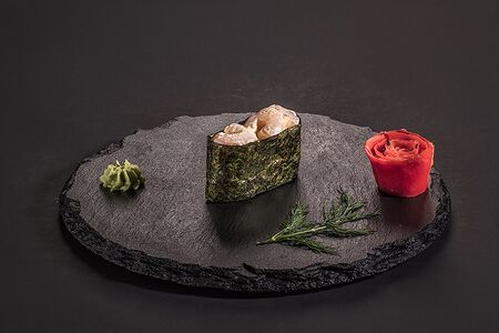 Острые суши с тигровой креветкой