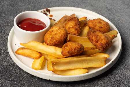 Куриные наггетсы с фри