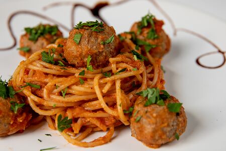 Паста с митболами