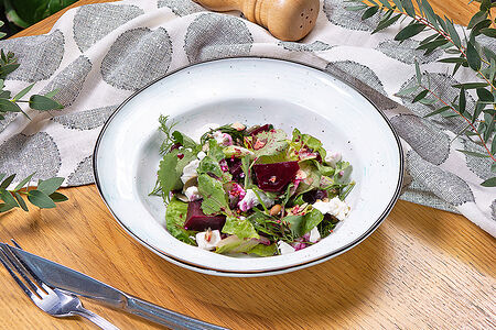 Салат с печеной свеклой и с брынзой