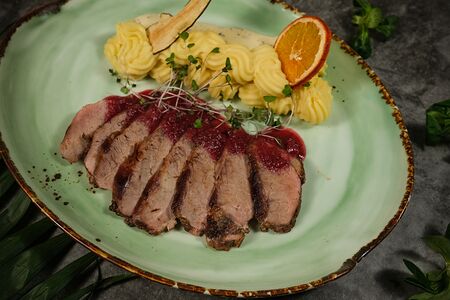 Филе утки в брусничном соусе