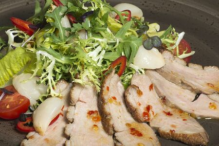 Салат с утиной грудкой и личи