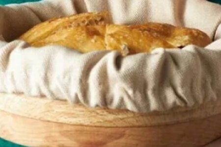 Пышная фокачча с оливками и вялеными томатами