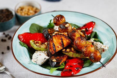 Салат из овощей гриль