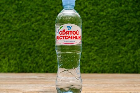 Вода негазированная Святой источник