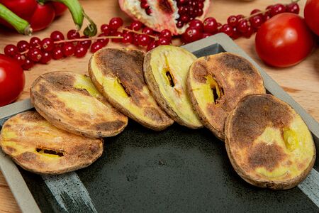 Печеный картофель на углях