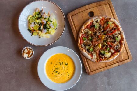 Суп, салат и горячее