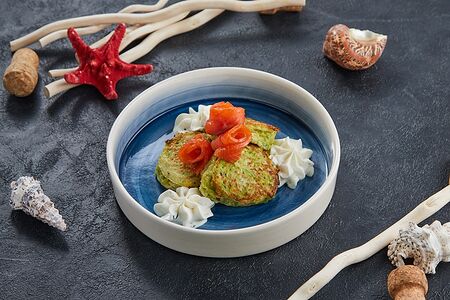 Оладьи из цукини с красной рыбой