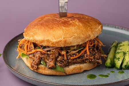 Бургер Xxl со рваной свининой