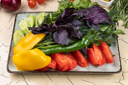 Букет из свежих овощей и зелени