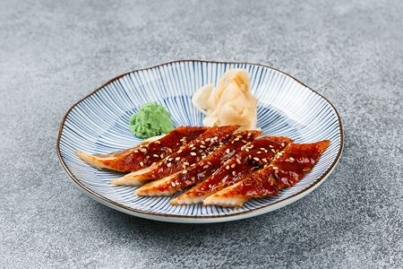 Сашими угорь