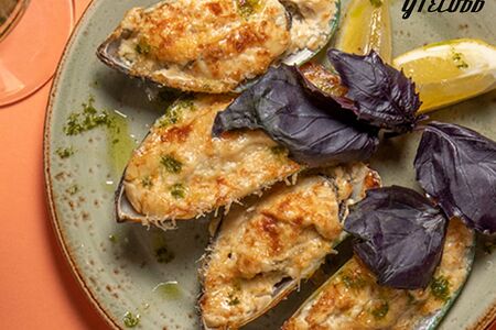 Запеченные мидии-киви под сыром пармезан 4 шт