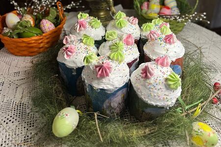 Кулич творожный с изюмом