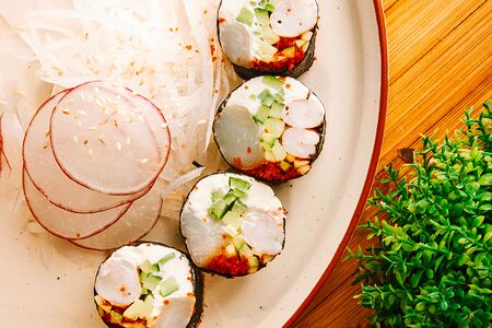 Сашими с гребешком и креветкой