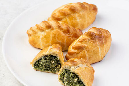 Пирожок со шпинатом