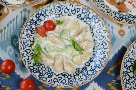 Пельмени рыбные с щучьей икрой в сливочном соусе